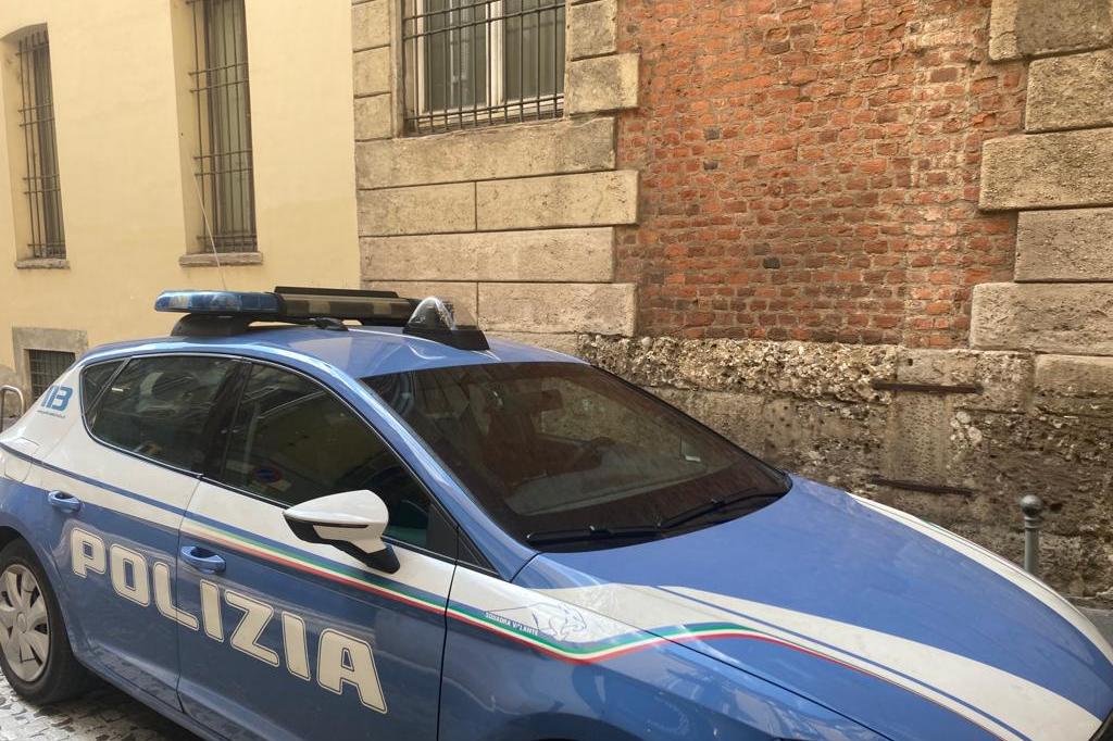 In bici per Cagliari con ascia e coltello: denunciato