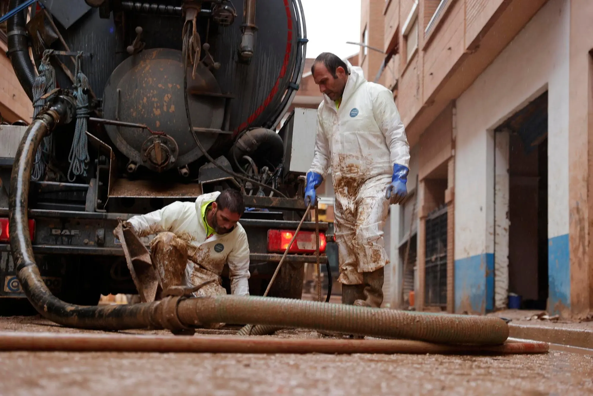 Valencia dopo l'alluvione (foto Ansa/Epa)