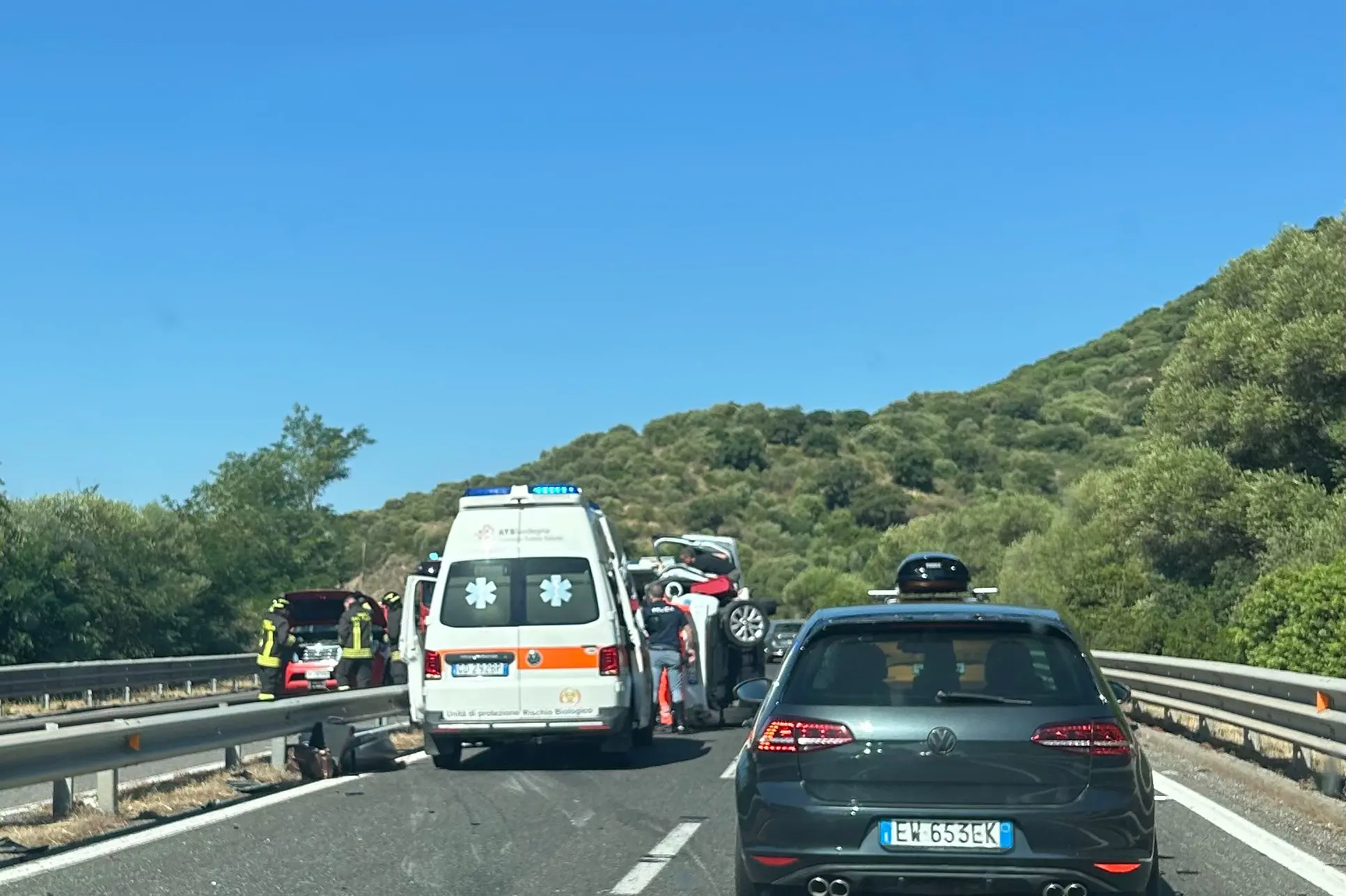 Schianto sulla 131 Dcn a Siniscola: feriti tra le lamiere