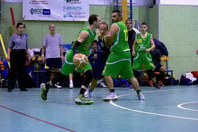 Fabrizio Piras autore di 28 punti nella sfida contro Oristano Basket (foto Giacomo Pala)