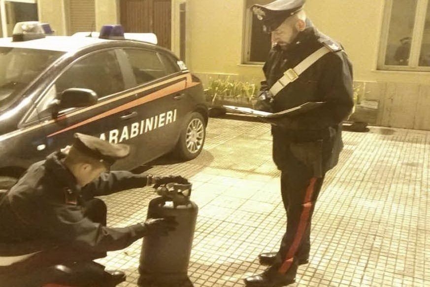 La bombola (foto carabinieri)