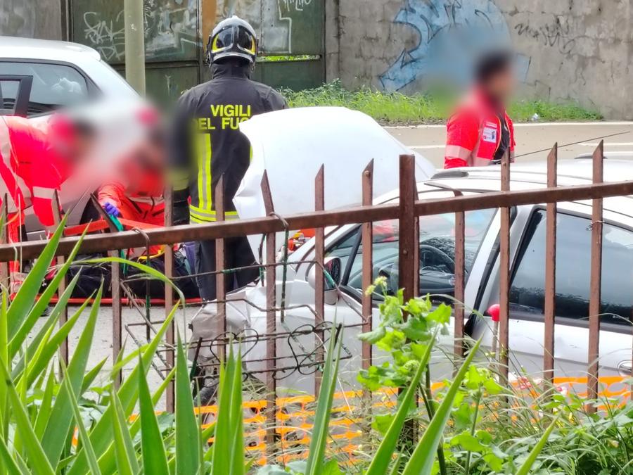 Sassari, scontro tra due auto in via Cilea: tre feriti