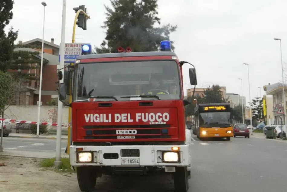 Vigili del fuoco (Archivio L'Unione Sarda - Messina)
