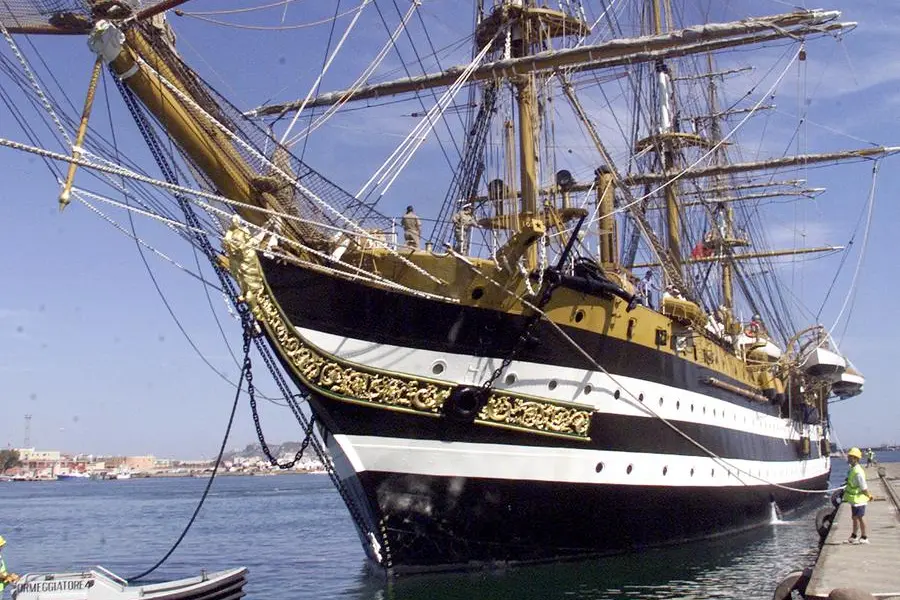 La nave Amerigo Vespucci (L'Unione Sarda - Solinas)