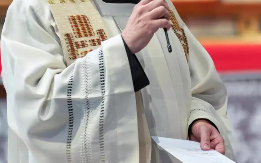 Dopo i finti carabinieri, ecco i finti preti: nell’Isola cresce l’allarme truffe