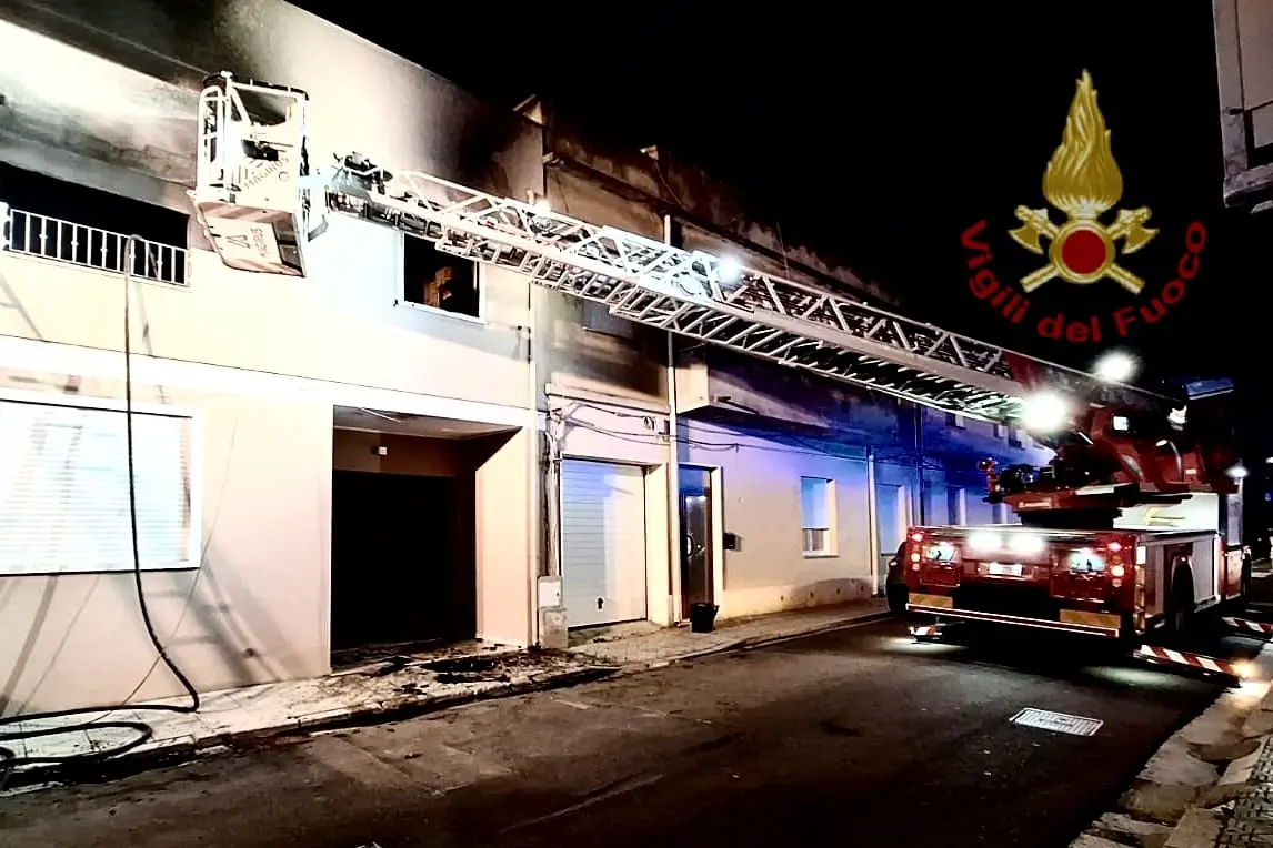 Quartucciu, l'incendio nell'appartamento in via Degli Ulivi