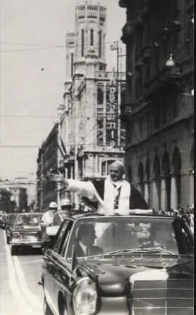 Il Santo Padre per le vie della città