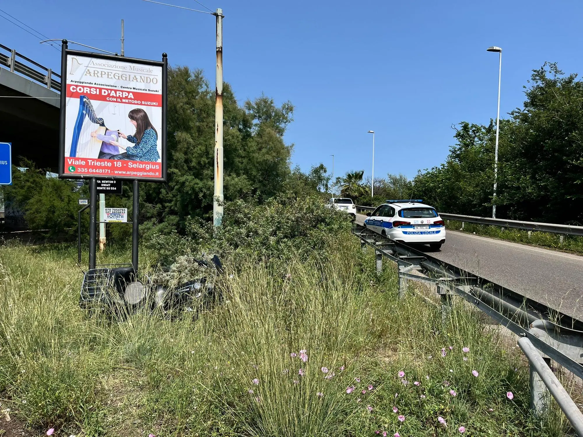 La moto dopo l'incidente a Is Pontis Paris