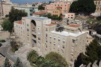 Cagliari, protesta degli studenti di Lingue contro il trasferimento a metà: «Trattati come pedine»