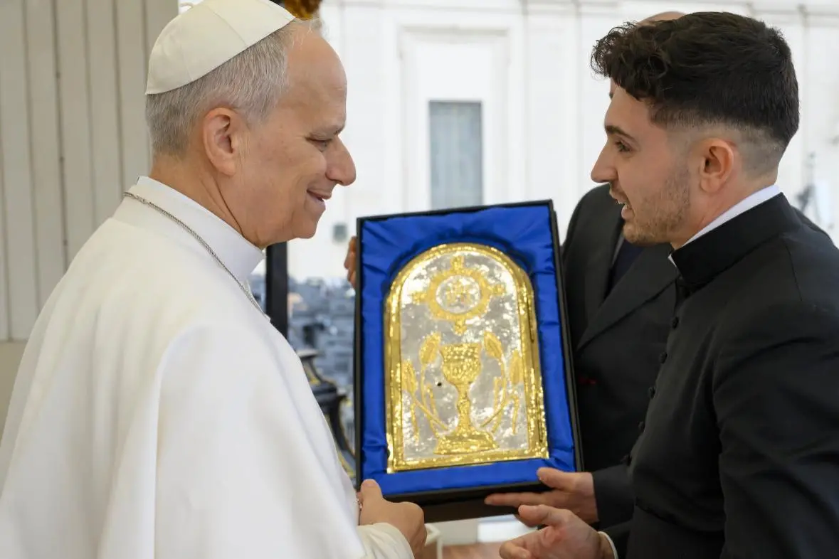 Papa Leone con don Antonello Angioni