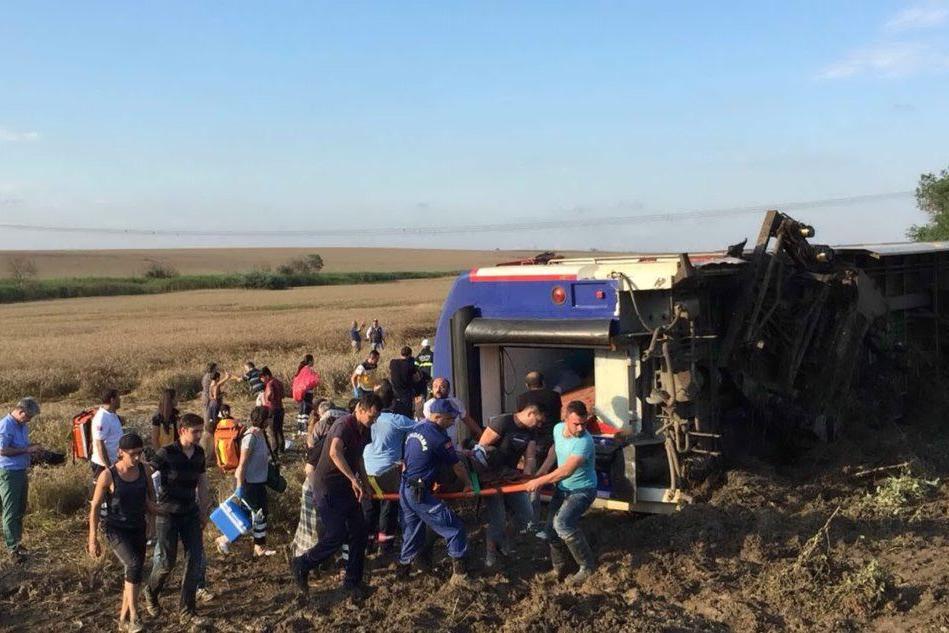 Turchia, treno deragliato al confine con la Grecia: 24 morti