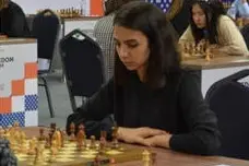 La campionessa di scacchi iraniana Sara Khadim al-Sharia ha preso parte al Campionato mondiale 2022 in Kazakistan senza indossare l'hijab obbligatorio, Roma, 27 Dicembre 2022. ANSA/IRAN INTERNATIONAL +++ATTENZIONE LA FOTO NON PUO' ESSERE PUBBLICATA O RIPRODOTTA SENZA L'AUTORIZZAZIONE DELLA FONTE DI ORIGINE, CUI SI RINVIA+++NPK+++