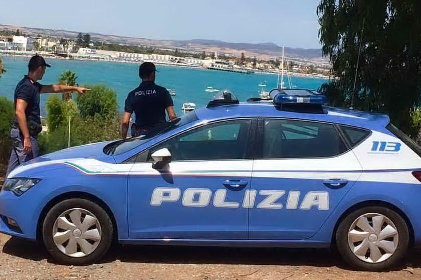 Cagliari, ubriachi molestano i bagnanti: interviene la Polizia