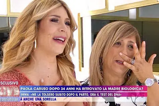 Paola Caruso incontra la presunta madre (foto Mediaset)