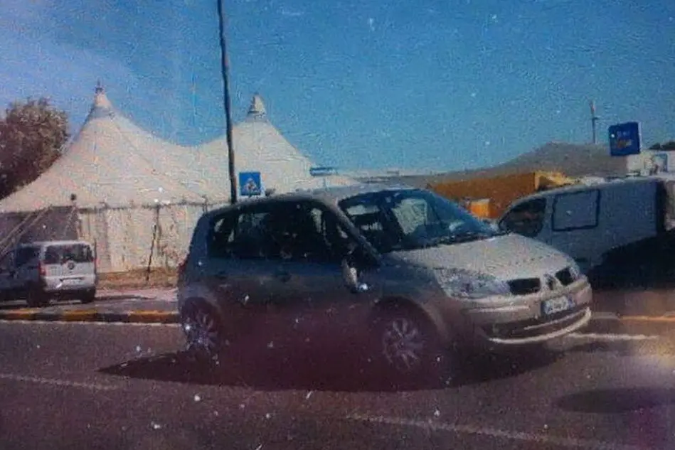 La Megane che ha  travolto la donna