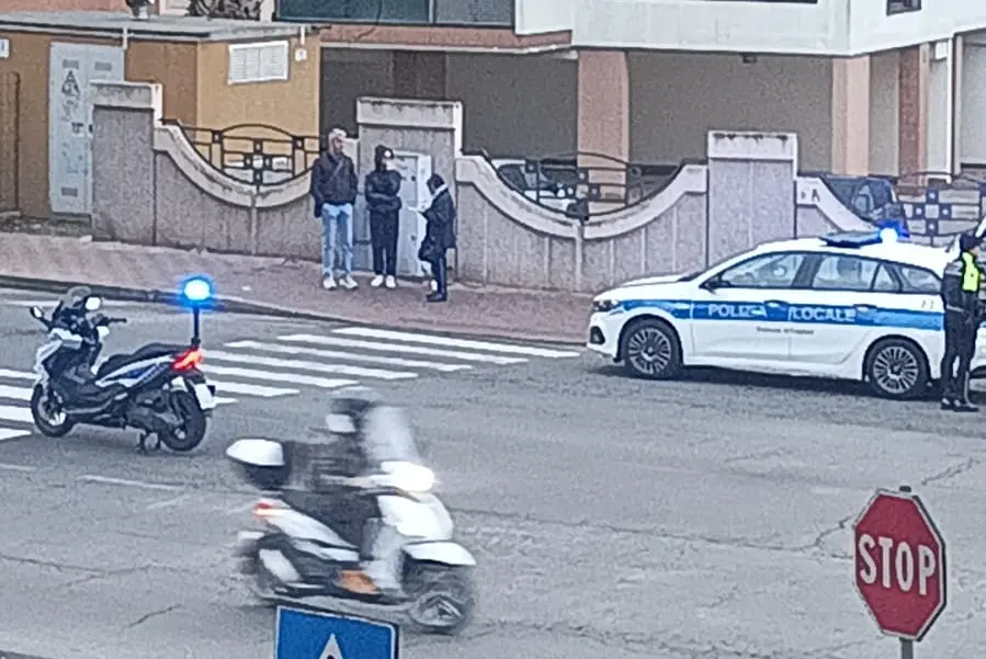 L'incidente in via Dessy Deliperi (foto L'Unione Sarda)