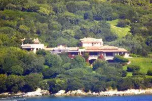 Una visuale esterna di Villa Certosa