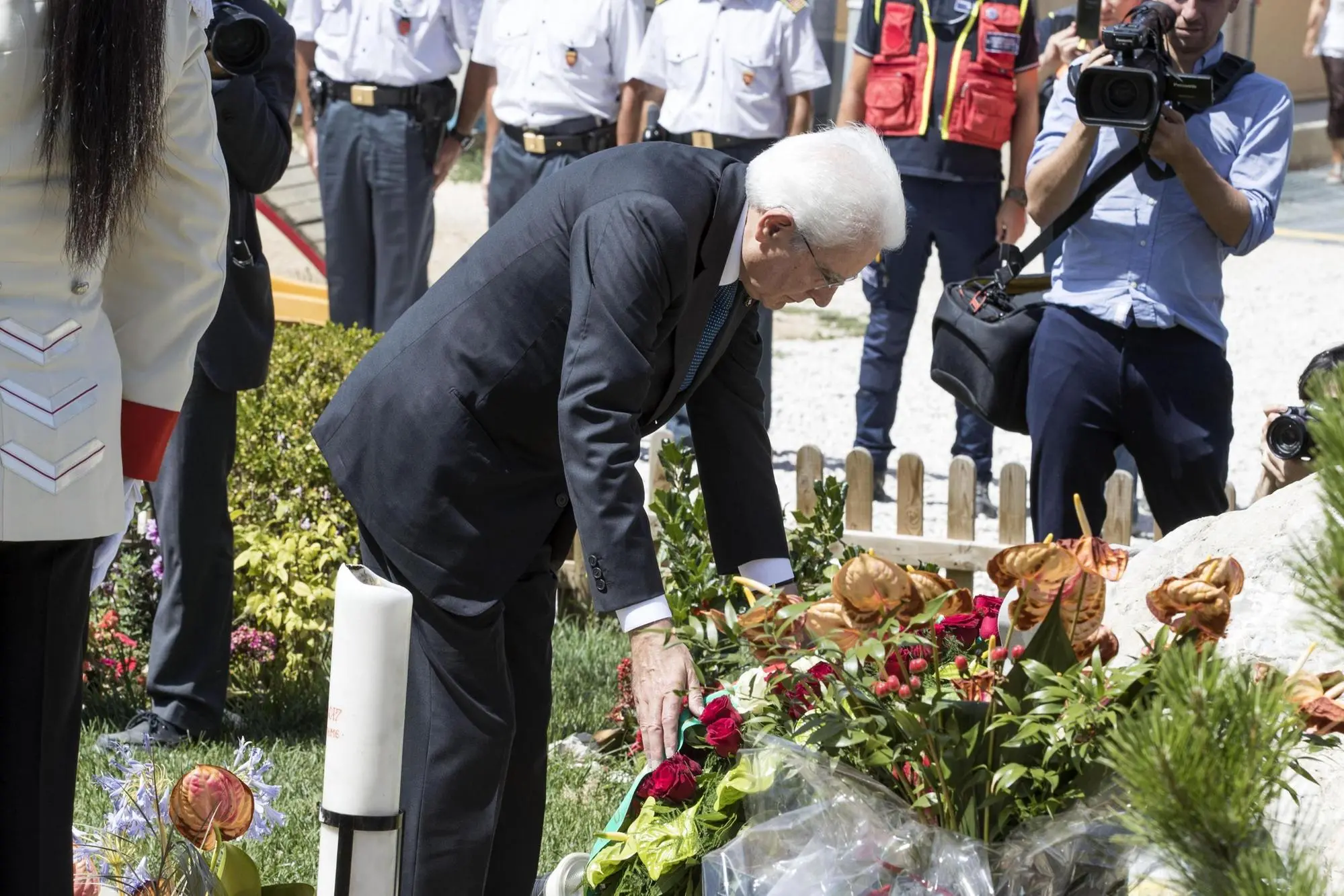 L'arrivo del Presidente della Repubblica Italiana Sergio Mattarella a Amatrice all'interno del parco pubblico Don Minozzi per la deposizione di una corona in memoria delle vittime del terremoto2 agosto 2017 ANSA/MASSIMO PERCOSSI
