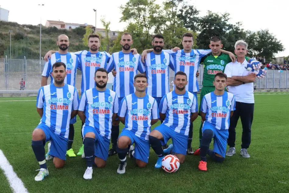 La squadra del Sennori Calcio (L'Unione Sarda - Tellini)