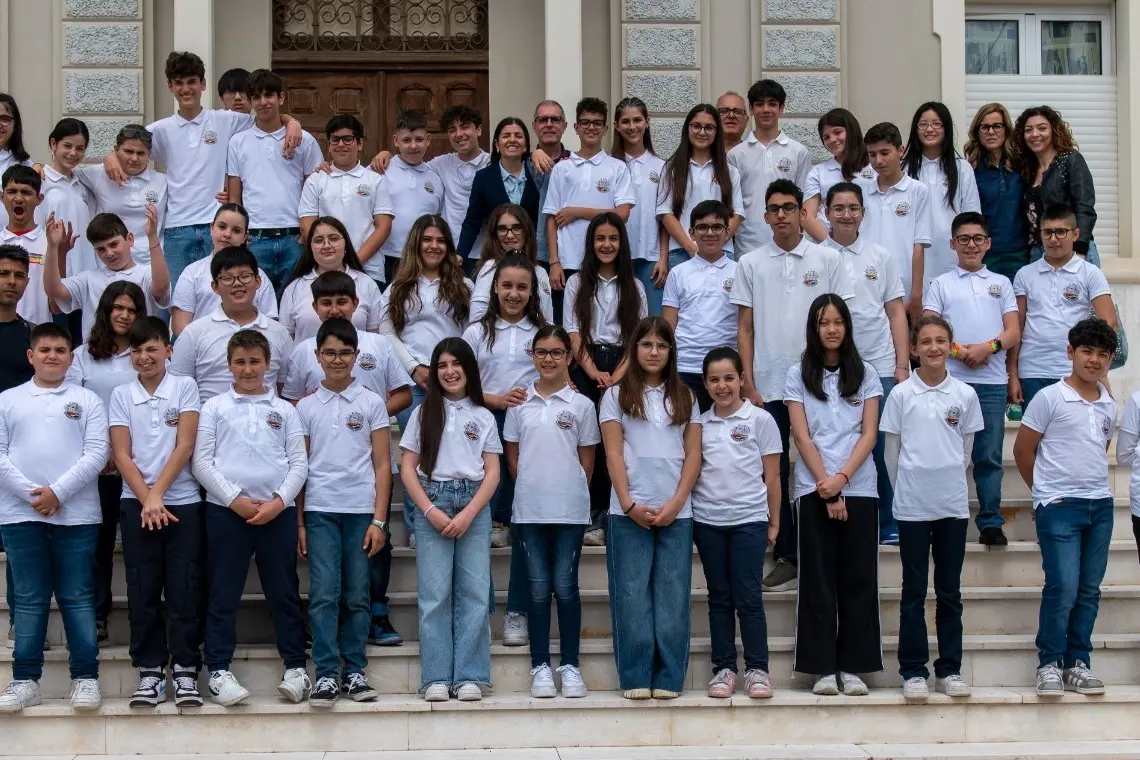 I ragazzi dell'istituto Comprensivo partecipanti al concorso (foto concessa)