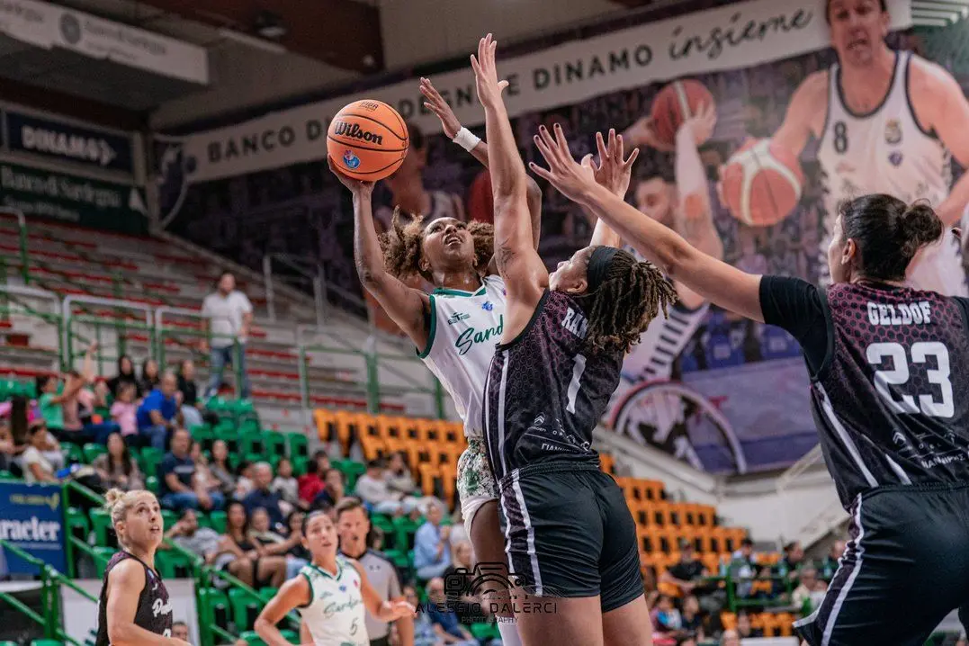 Deauzya Richards al tiro da sotto (foto concessa da Alessio Dalerci)