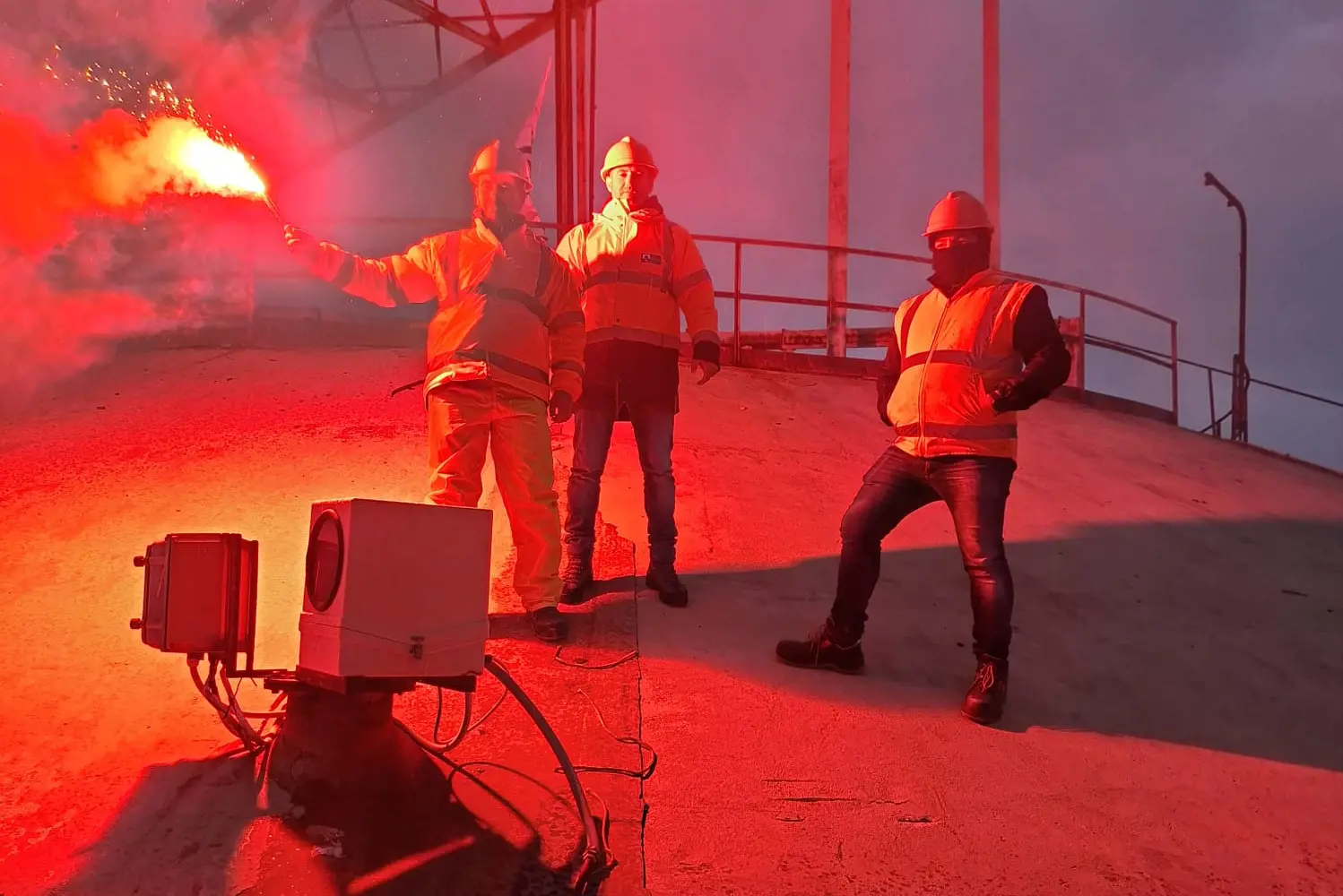 Lavoratori Eurallumina in presidio sul silo