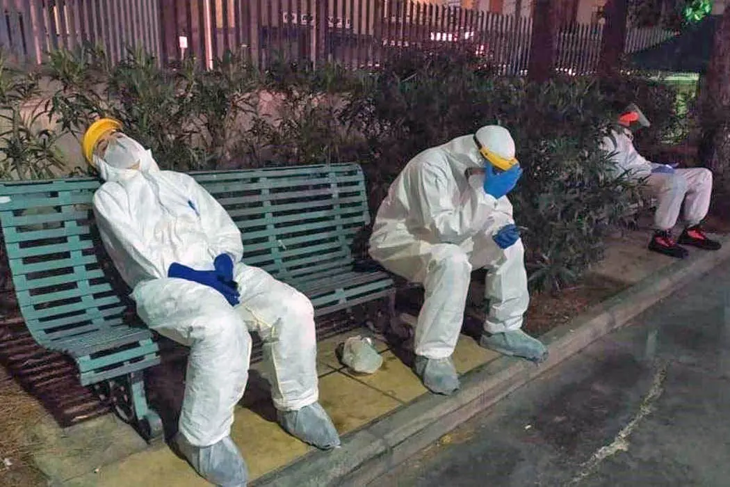 24 Ottobre 2020 Emergenza Covid Medici stremati al Pronto Soccorso del Santissima Trinita di Cagliari. Foto inviata dagli infermieri