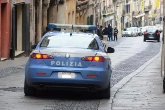 Una volante della polizia a Sassari (Foto d'Archivio)