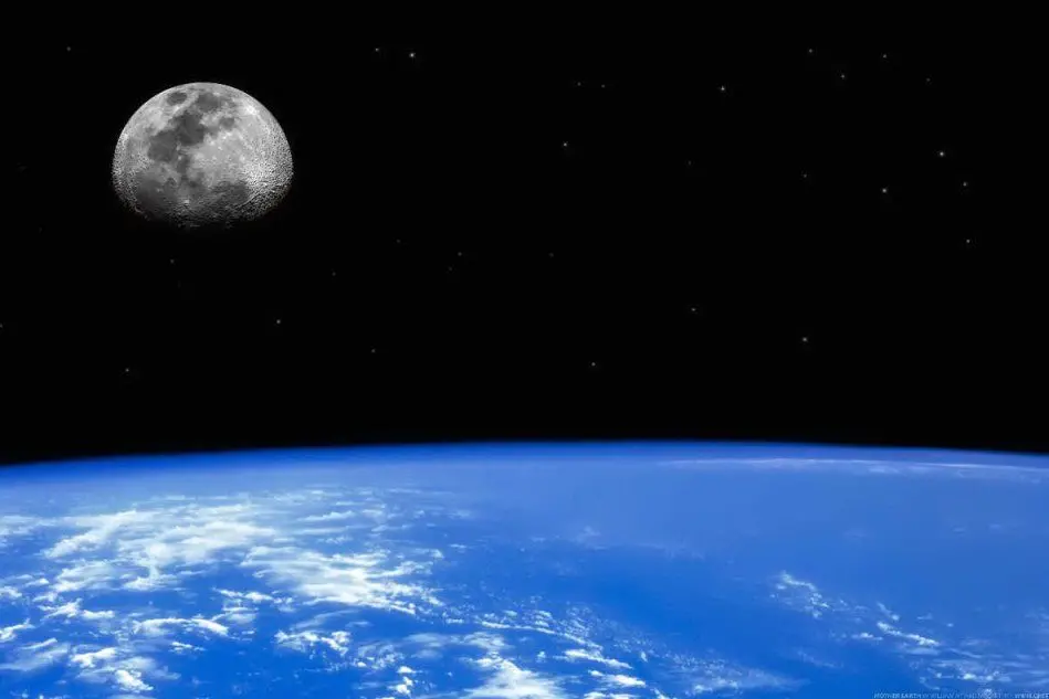 La Luna e la Terra (Archivio L'Unione Sarda)