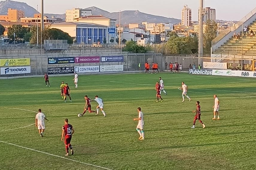 L'Olbia al \"Nespoli\" nel test con la prima squadra del Cagliari Calcio (foto Ilenia Giagnoni)