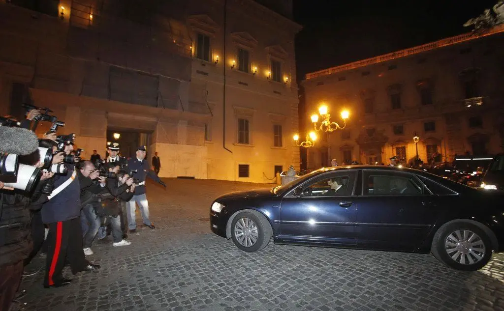 L'arrivo di Berlusconi al Quirinale per l'incontro con il Presidente Napolitano