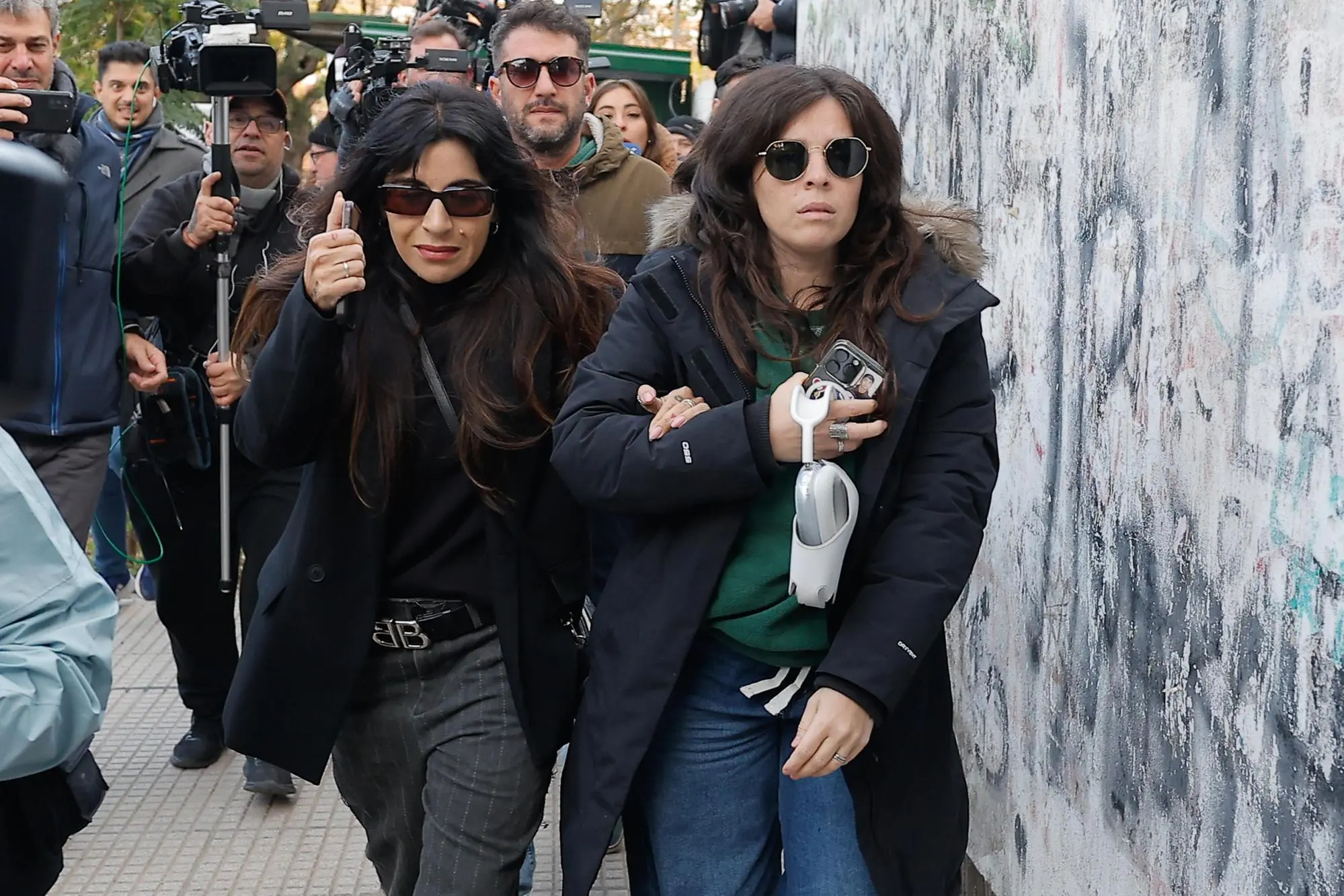 Le figlie di Maradona, Gianina e Dalma (Ansa)