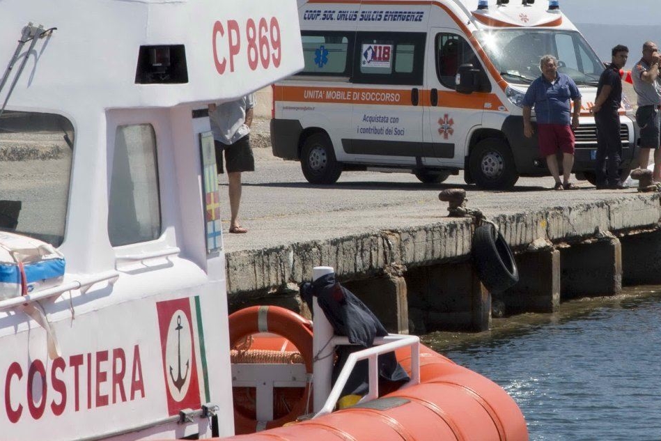 Cagliari, malore a bordo di una nave: marittimo soccorso dalla Guardia costiera