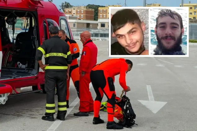 Vigili del fuoco impegnati nelle ricerche e, nei riquadri, Lorenzo e Giuseppe Deiana