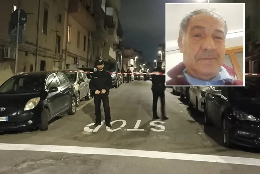 I carabinieri in via Ogliastra  e, nel riquadro,  Venerato Sardu (Giuseppe Ungari)