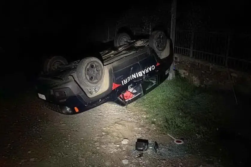 L'auto dei carabinieri (Archivio L'Unione Sarda)