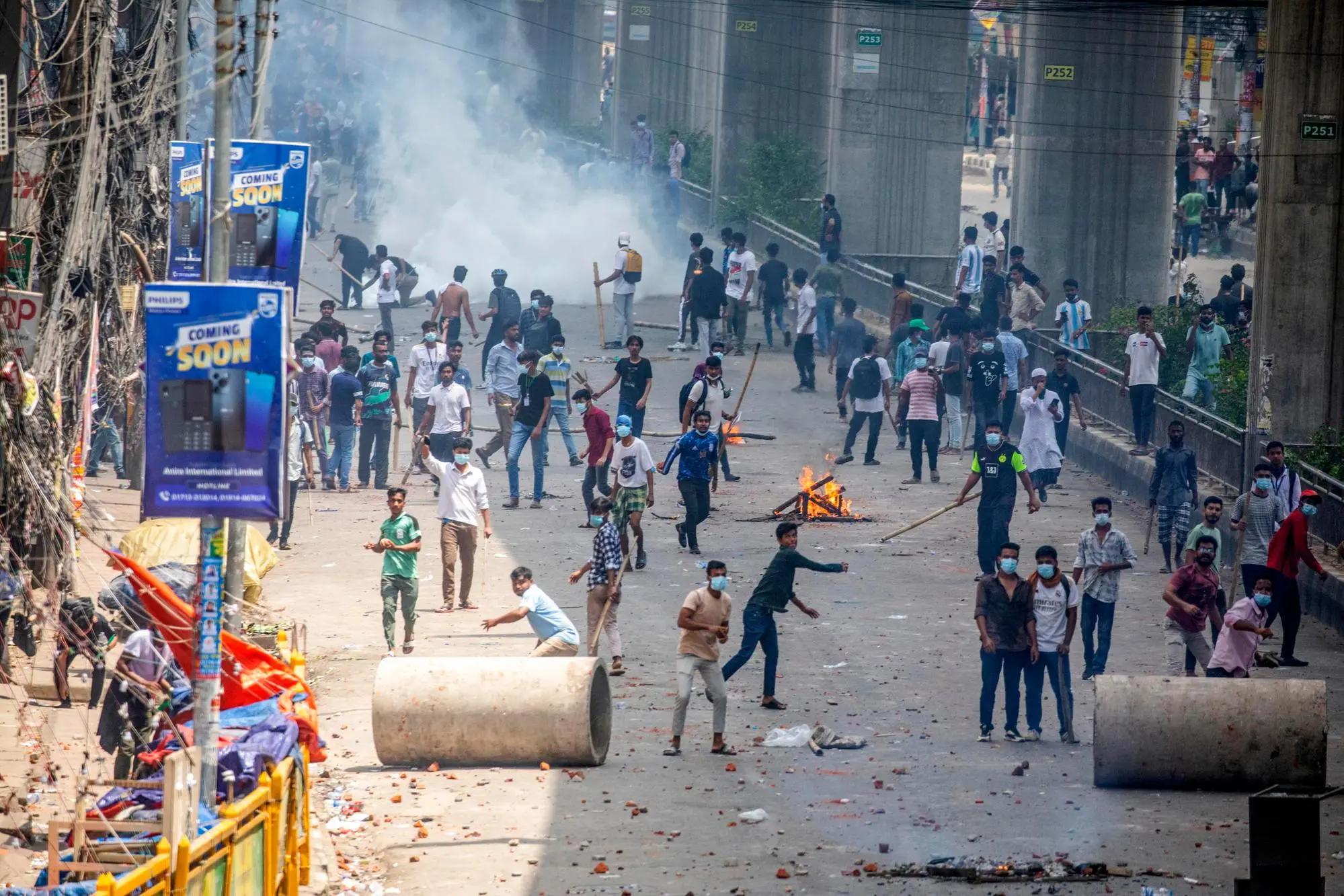 Le proteste in Bangladesh (Ansa - Epa)