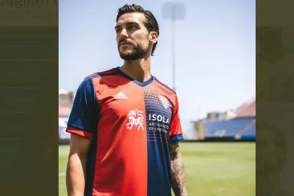 La nuova maglia del Cagliari (Cagliari Calcio)