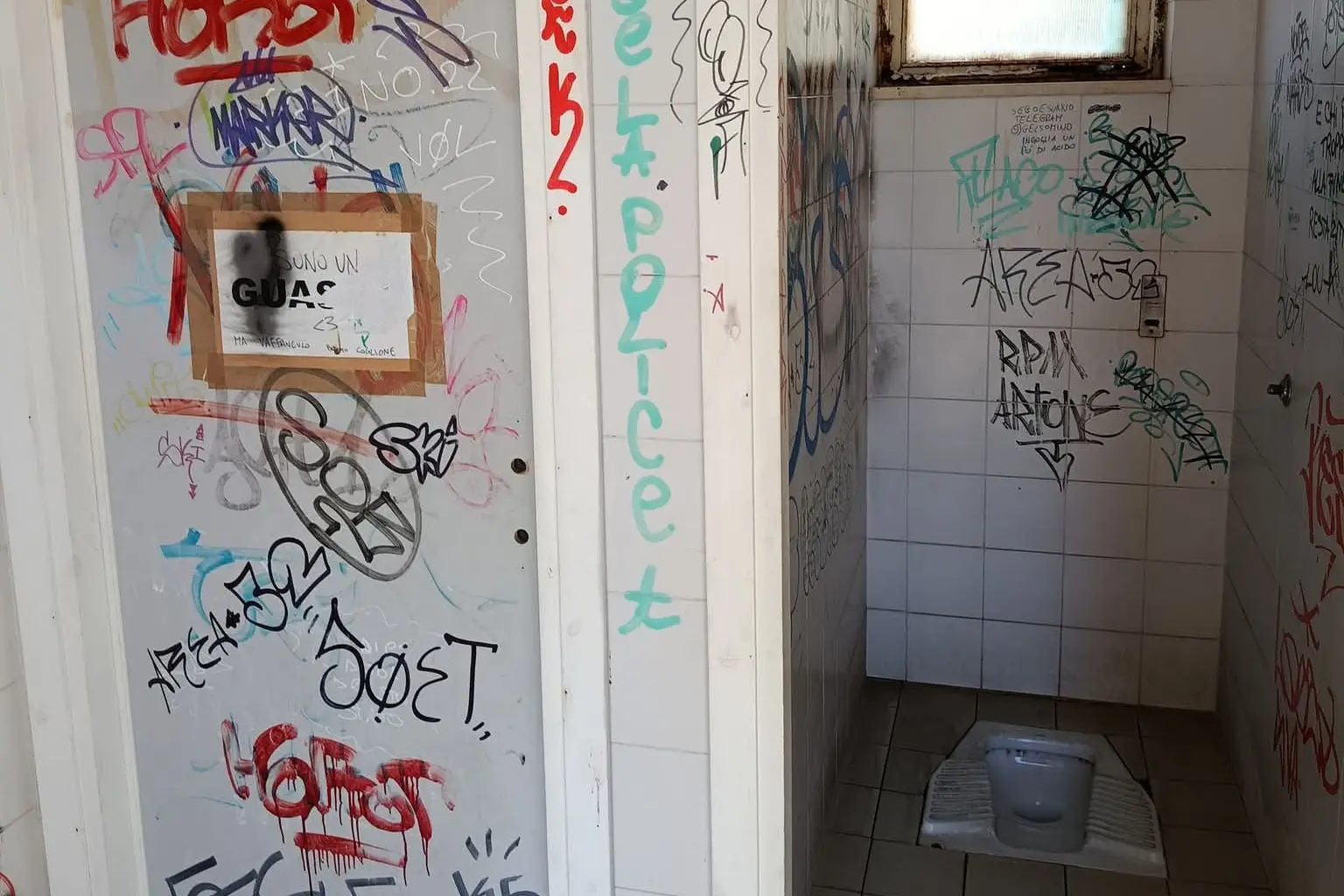 I bagni della stazione ferroviaria della Pietraia ad Alghero