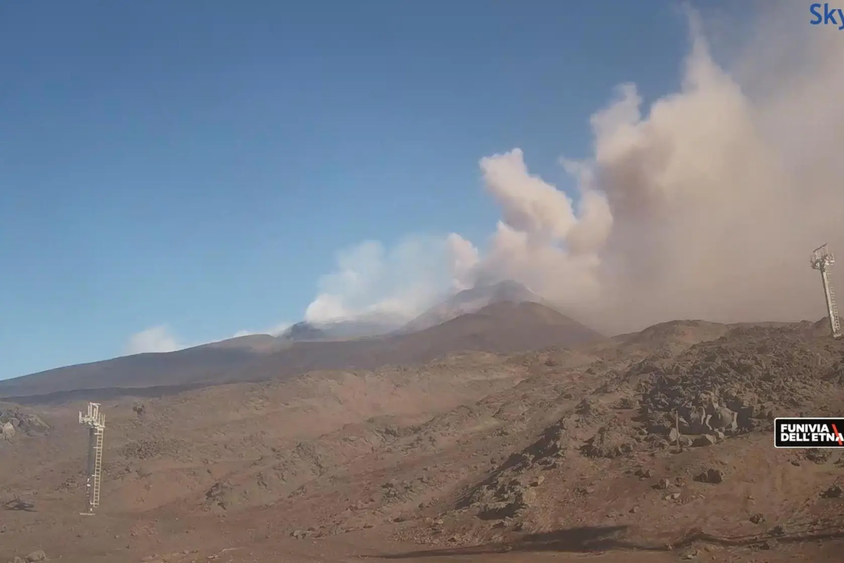 埃特纳火山上空的云层（安莎通讯社）