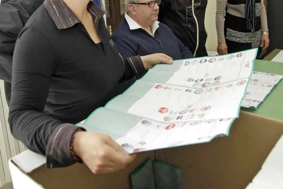 Operazioni di spoglio in un seggio