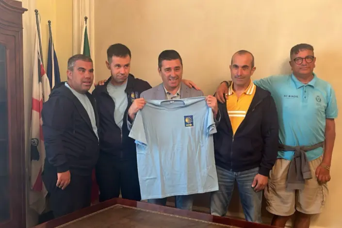 Daniele Buongiorno e Luca Parodi con il sindaco Mulas e i loro accompagnatori (foto concessa)