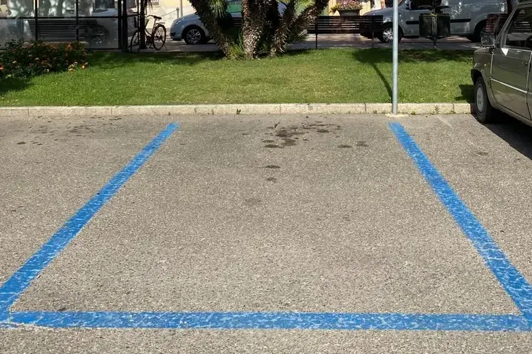 Strisce blu a Pula (foto Murgana)