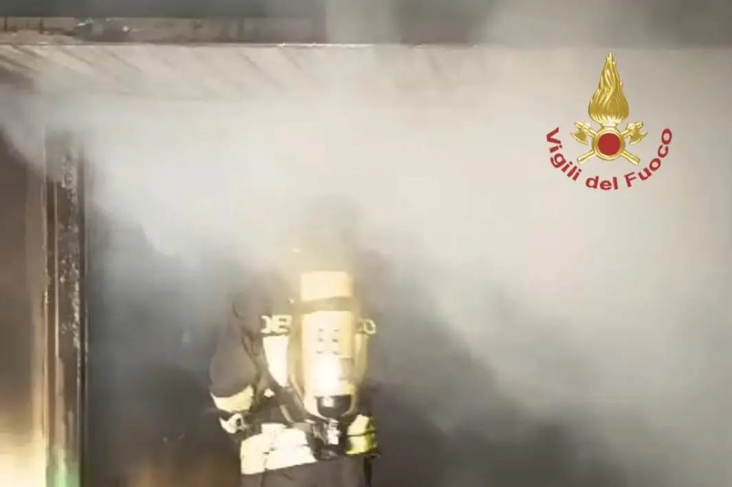 L'intervento dei vigili del fuoco a Carbonia