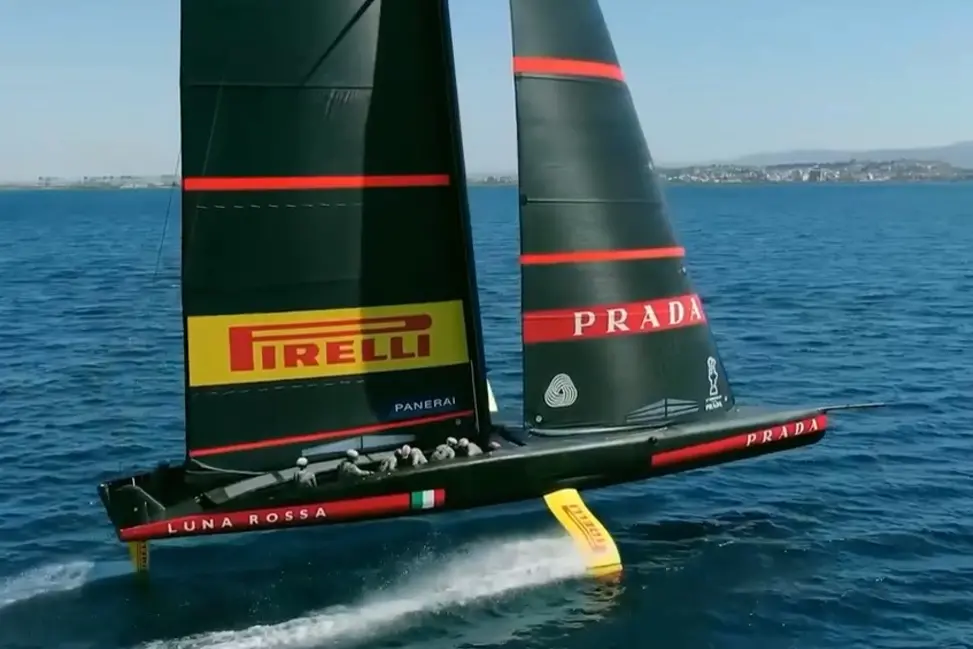 Giovedì a Cagliari il varo della nuova Luna Rossa (Frame video Prada Pirelli Team)