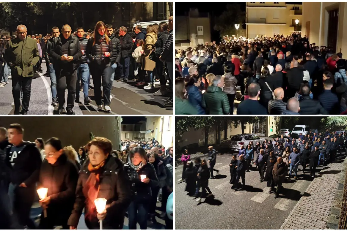 Le immagini dalla fiaccolata (foto Locci)