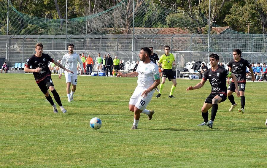 tra sequestri giudiziari e debiti coi giocatori è a rischio il prossimo campionato dell’olbia