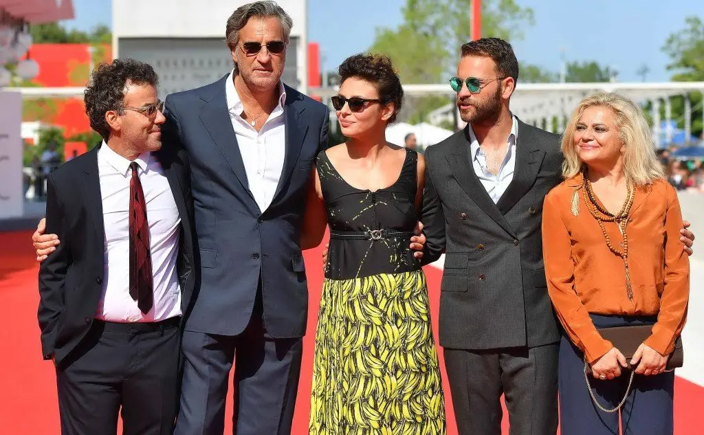 Da sinistra, il regista Alessio Cremonini e gli attori: Max Tortora, Jasmine Trinca, Alessandro Borghi e Milvia Marigliano (foto Ansa)