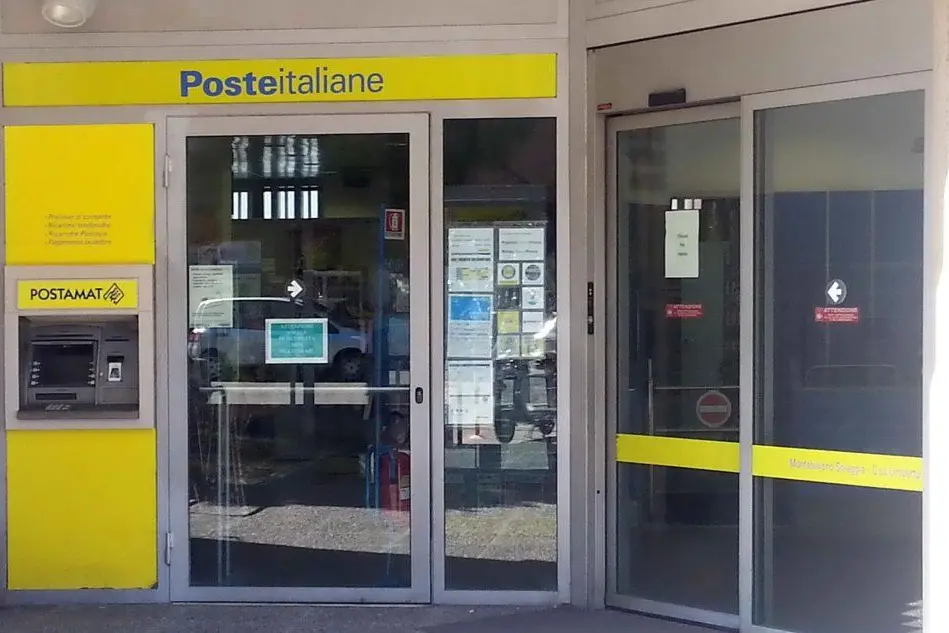 Un ufficio postale (Ansa)