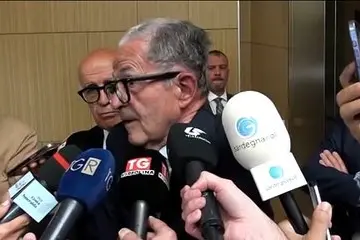 Cagliari, Romano Prodi lancia l'allarme spopolamento: «Problema gravissimo in Sardegna e in Europa»